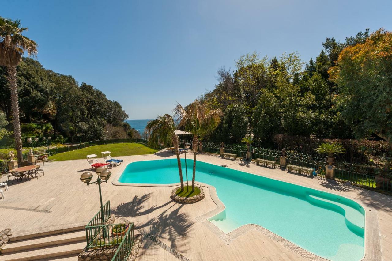 Holidays Naples Family - Pool In Front Of Capri Exterior photo