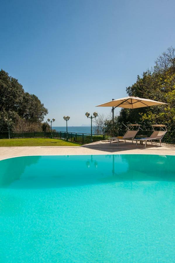 Holidays Naples Family - Pool In Front Of Capri Exterior photo