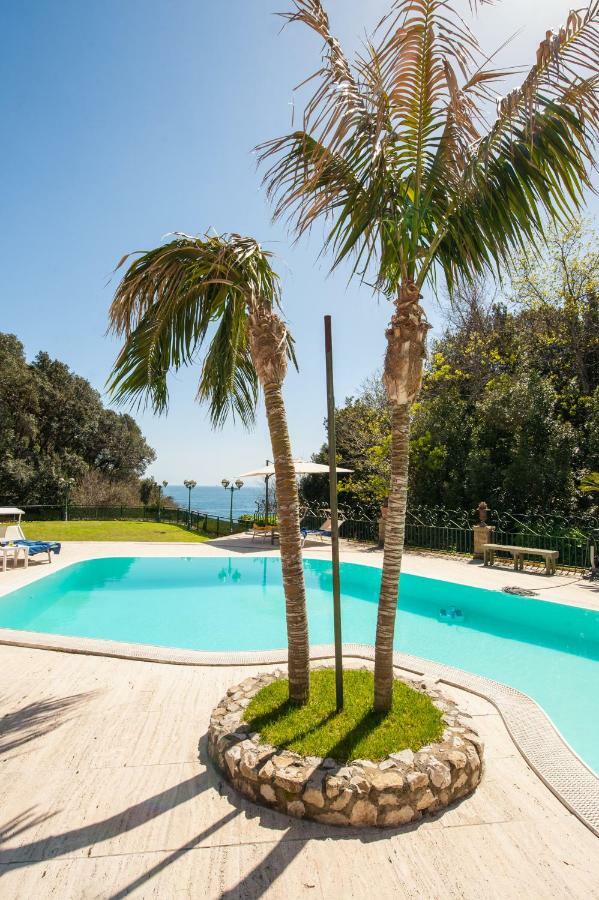 Holidays Naples Family - Pool In Front Of Capri Exterior photo