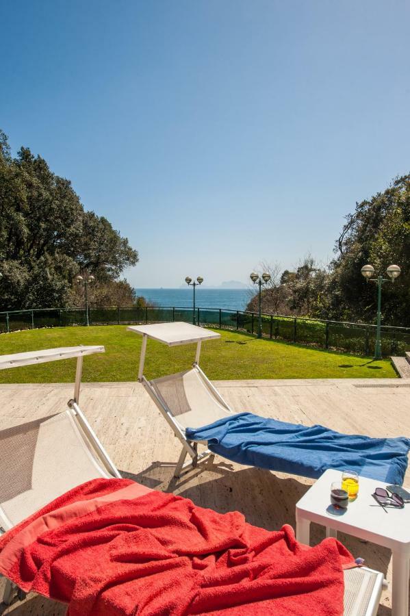 Holidays Naples Family - Pool In Front Of Capri Exterior photo