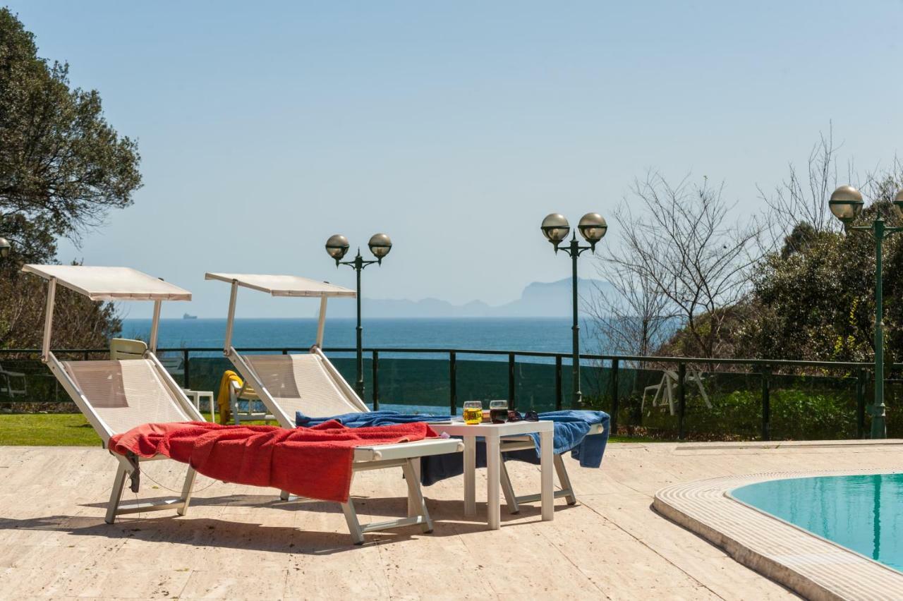 Holidays Naples Family - Pool In Front Of Capri Exterior photo