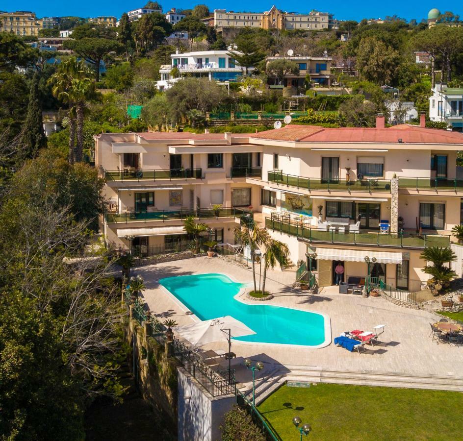 Holidays Naples Family - Pool In Front Of Capri Exterior photo